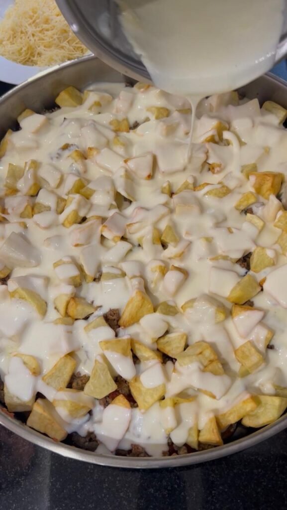 Creamy cheesy béchamel sauce for make-ahead moussaka
