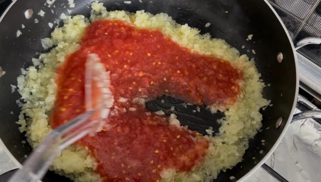 Tomato sauce with turmeric, ginger, coriander for easy meatball and potato stew